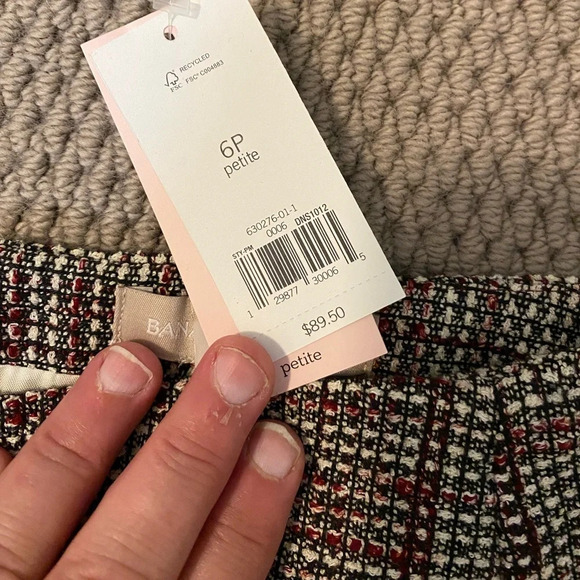 NWT Banana Republic 6P tweed / boucle skirt.  Black, red, ivory.  Front pockets - Picture 4 of 8